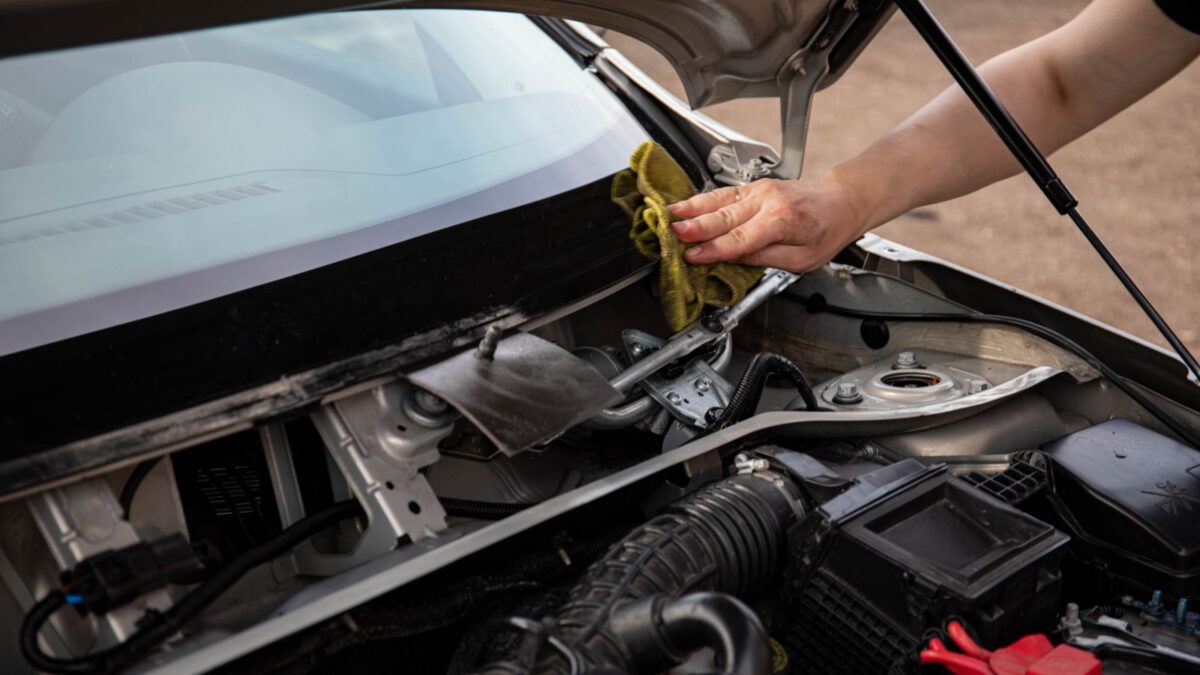 Carro usado com película escura: como avaliar os vidros antes de comprar