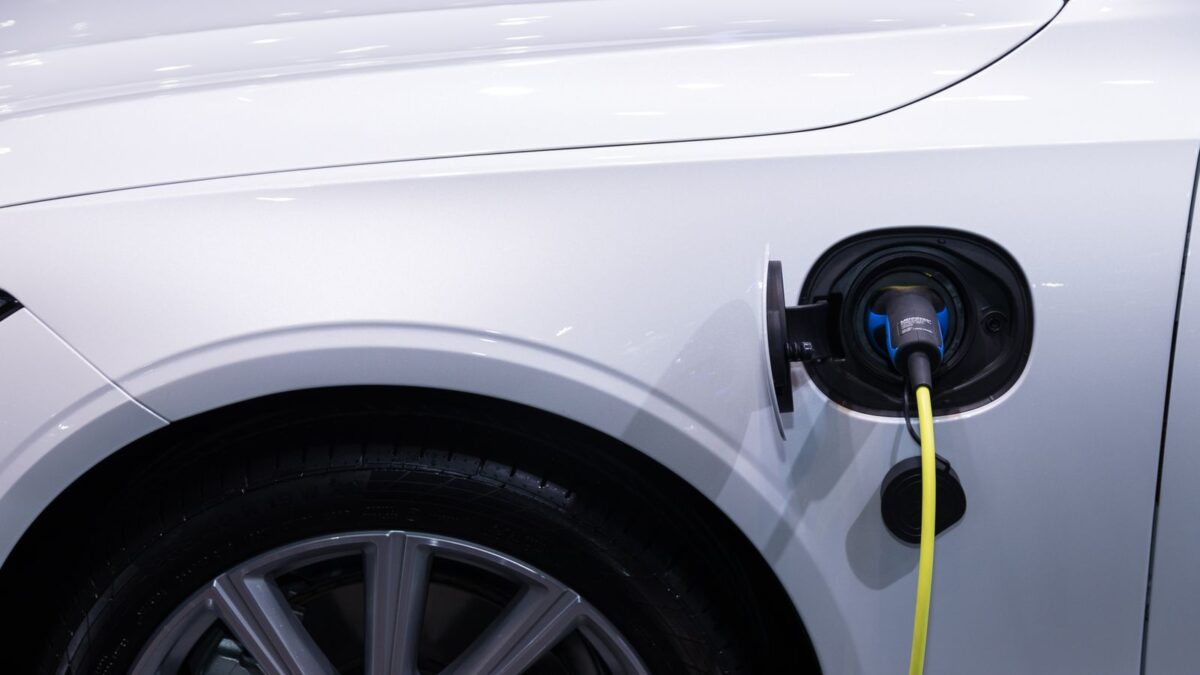 Como avaliar carro híbrido usado: bateria e sistema elétrico