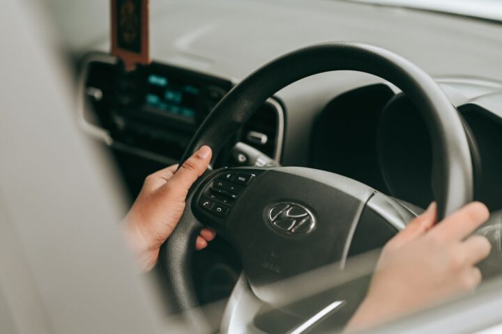 Estalos ao esterçar em carro usado: homocinética, direção ou suspensão?