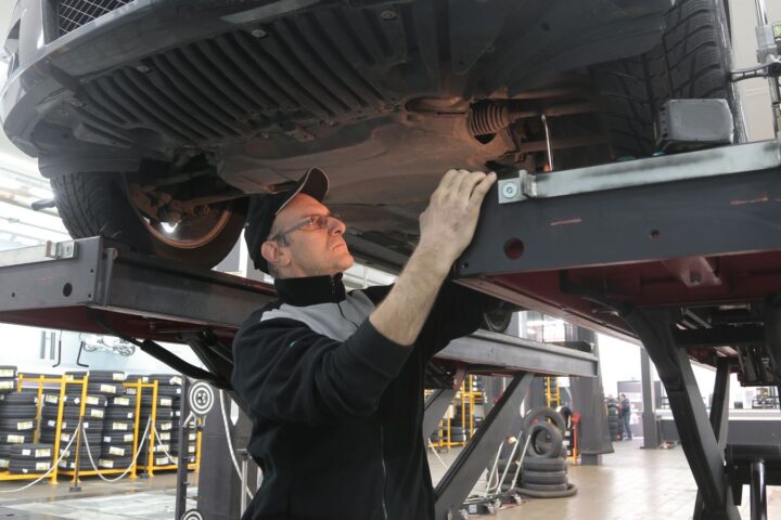 Vazamento entre motor e câmbio: como avaliar o reparo antes da compra