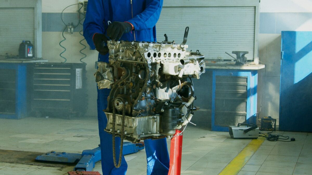 Carro automático dá tranco ao reduzir: o que observar antes de comprar