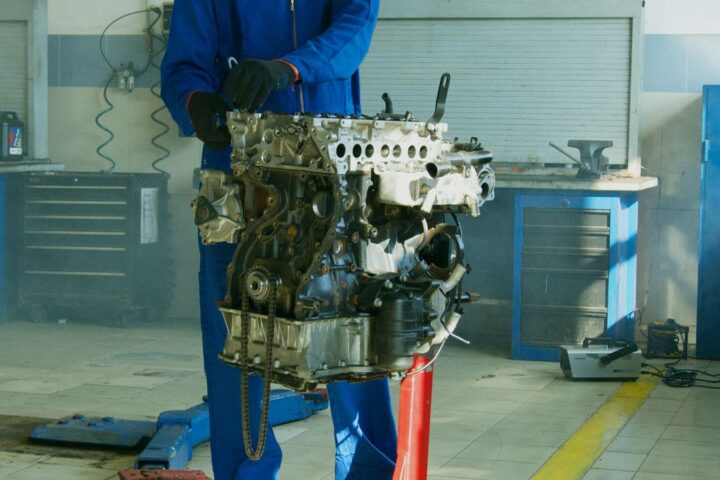 Carro automático dá tranco ao reduzir: o que observar antes de comprar