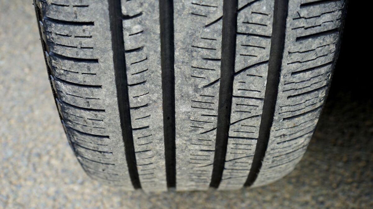 Carro usado com ronco que aumenta com a velocidade: pode ser rolamento?