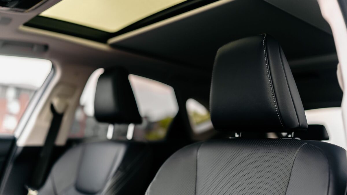 Comprar carro usado com teto solar: o que testar antes de fechar negócio