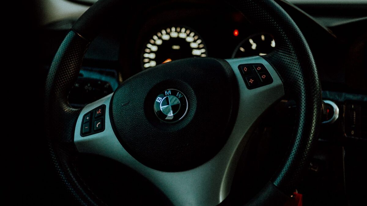 Direção elétrica pesada em carro usado: o que avaliar antes da compra