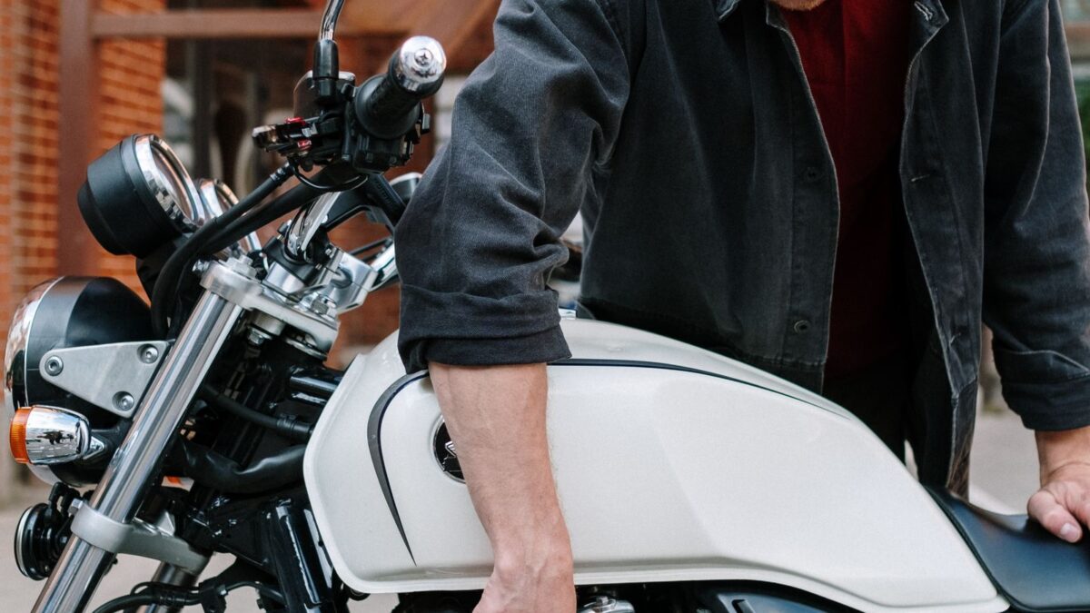 Moto usada difícil de pegar quente: o que testar antes de comprar