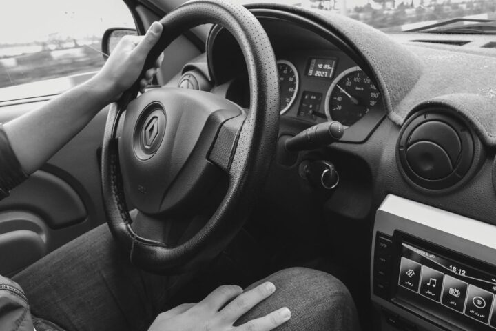 Pedal de embreagem muito alto em carro usado: desgaste ou ajuste?